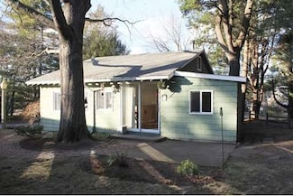 4 Newberry Ln, Dedham, MA 02026