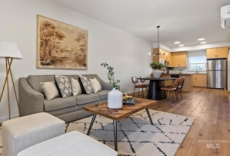 7427 W Swain Ln, Garden City, ID 83714
