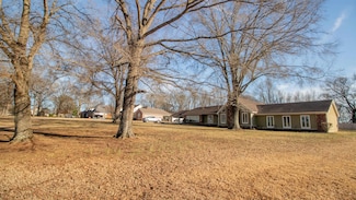 23 Forked Oak Ln, Humboldt, TN 38343
