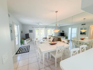 646 Waterside Dr, Hypoluxo, FL 33462