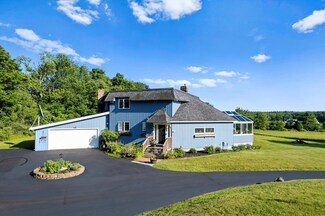 3 Moody Point Dr, Newmarket, NH 03857