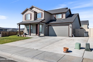 2100 Amber Loop, Yakima, WA 98901
