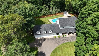2204 Huntington Point Rd E, Wayzata, MN 55391