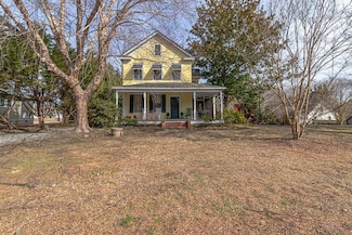 103 Waverly Ave, Kilmarnock, VA 22482
