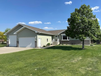 3017 Maui Dr, Mitchell, SD 57301