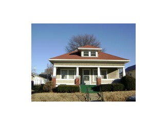 1720 Oneida St, Lexington, MO 64067