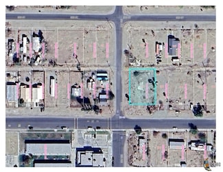 102 E 4th St, Niland, CA 92257