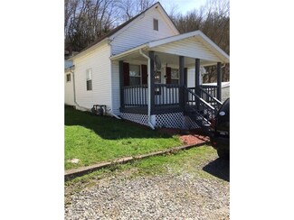 38 Highland Ave, Wellsburg, WV 26070