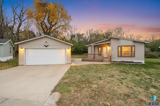 1301 E Iris Place, Sioux Falls, SD 57103