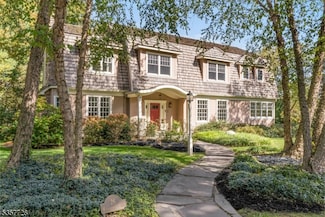 26 Wyndehurst Dr, Madison, NJ 07940