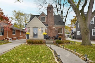 800 Maplegrove Ave, Royal Oak, MI 48067