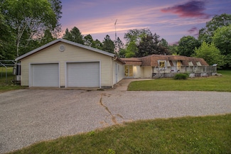 5890 N Oceana Dr, Hart, MI 49420