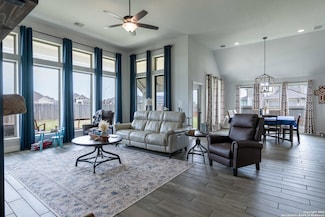 1900 Edgecreek, Seguin, TX 78155