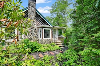 47 Dogwood Ln, Hewitt, NJ 07421