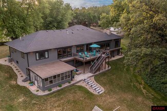 425 425 W Amber Lake Dr, Fairmont, MN 56031