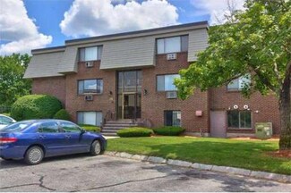13 Hallmark Gardens Unit 8, Burlington, MA 01803