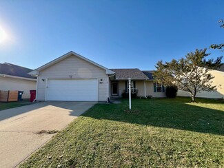 3911 Pebblebrook Ln, Champaign, IL 61822