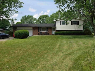 3012 E Chesterfield Ln, Muncie, IN 47303