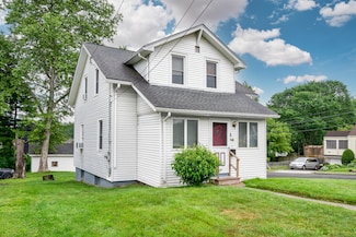 546 Quaker Ln S, West Hartford, CT 06110