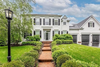 4930 Brooksview Cir, New Albany, OH 43054
