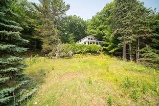 8368 Portage Point Dr, Onekama, MI 49675