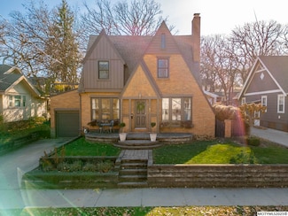 837 2nd St NW, Mason City, IA 50401