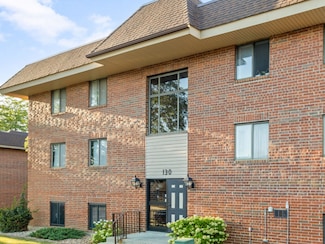 130 E Fountainview Ln Unit 1A, Lombard, IL 60148