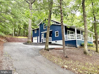 1078 Lakeview Dr, Cross Junction, VA 22625
