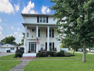 106 E Adams Ave, Casey, IL 62420