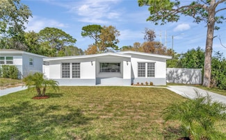 721 E Spruce St, Tarpon Springs, FL 34689