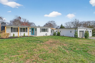 17 Lamphere Rd, Mystic, CT 06355