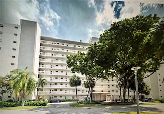 2555 NE 11th St Unit 308, Fort Lauderdale, FL 33304
