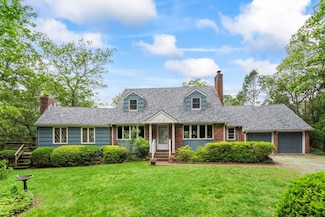 27 E Woods Dr, Cold Spring Harbor, NY 11724