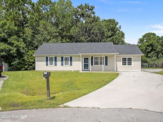 202 Gray Fox Run, Hubert, NC 28539