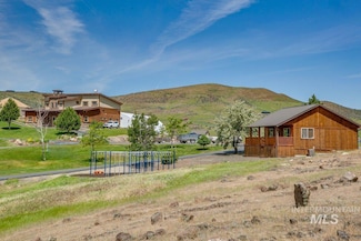 5001 Cherry Gulch Ln, Emmett, ID 83617