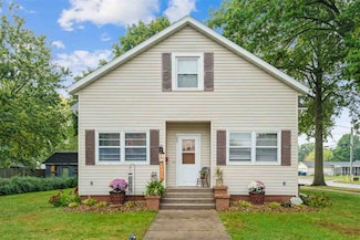 300 E Hilton St, Marengo, IA 52301