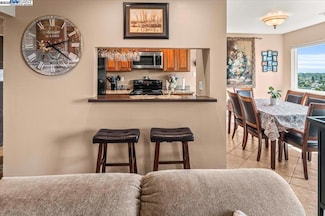 21117 Gary Dr Unit 206, Castro Valley, CA 94546