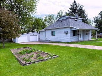 319 E 11th St S, Ladysmith, WI 54848