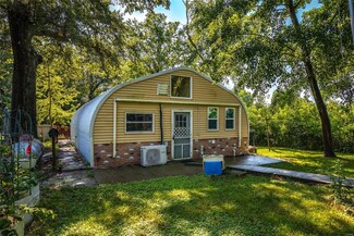 670 E Sycamore Ave, Royal Lakes, IL 62685