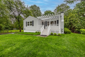 19 Jamroga Ln, Stamford, CT 06905