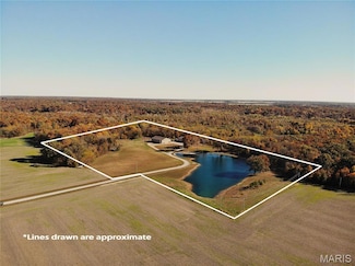 2076 Wisher Rd, Patoka, IL 62875