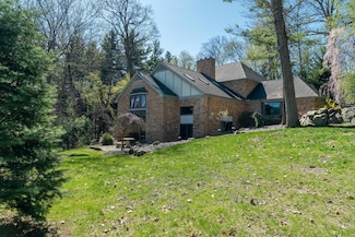 4693 Gallagher Rd, Rochester, MI 48306