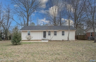 404 Adams St SW, Hartselle, AL 35640