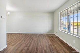 21121 Hayes Ave Unit 15, Eastpointe, MI 48021