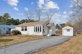 13 Longfellow Dr, Westbrook, ME 04092