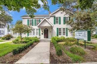 155 N Main St, Clarkston, MI 48346