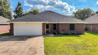 721 Lisa St, Burleson, TX 76028
