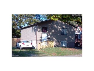 547 Lovers Ln, Akron, OH 44311