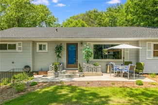 7940 N Broadway St, Kansas City, MO 64118