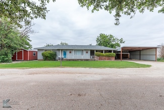 510 W Irving St, Munday, TX 76371